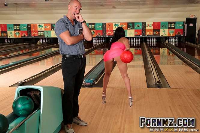 Brazzers - Bowling For The Bachelor