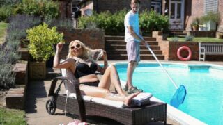 [Brazzers] Chloe Savage – Pushing The Pool Boy