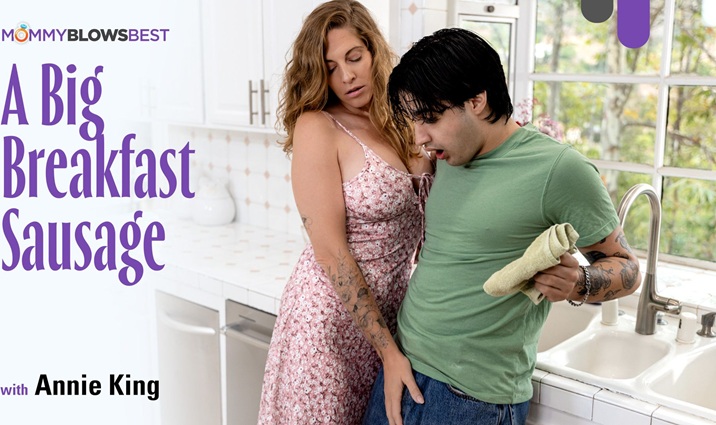 MommyBlowsBest Annie King – A Big Breakfast Sausage